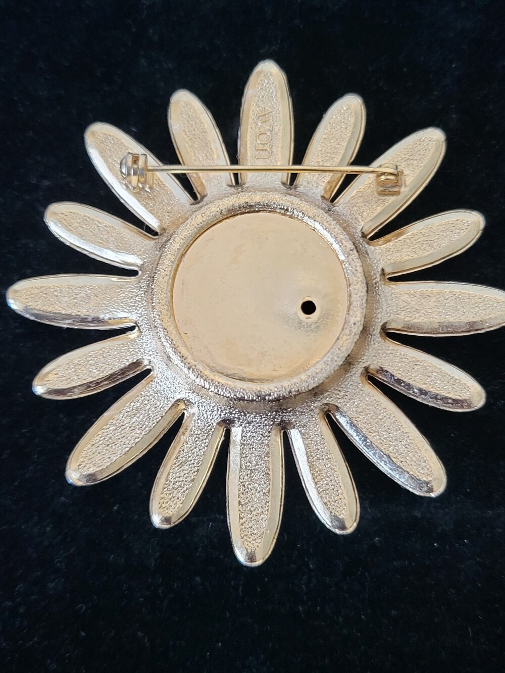 Vintage Avon Gold & White Daisy Statement Brooch - Women Jewelry - Picture 2 of 4